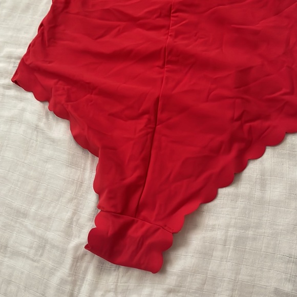 Red bikini - Picture 5 of 8